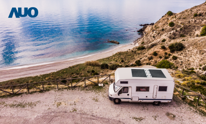 「可撓輕量化太陽光電板SunCurva」使用輕量特殊耐候型複合板取代傳統太陽能板的玻璃前板，不僅降低70%重量，每米平方僅3Kg；具有抗衝擊性能及通過電磁相容性測試，可應用於交通運輸工具，如露營車、遊艇等